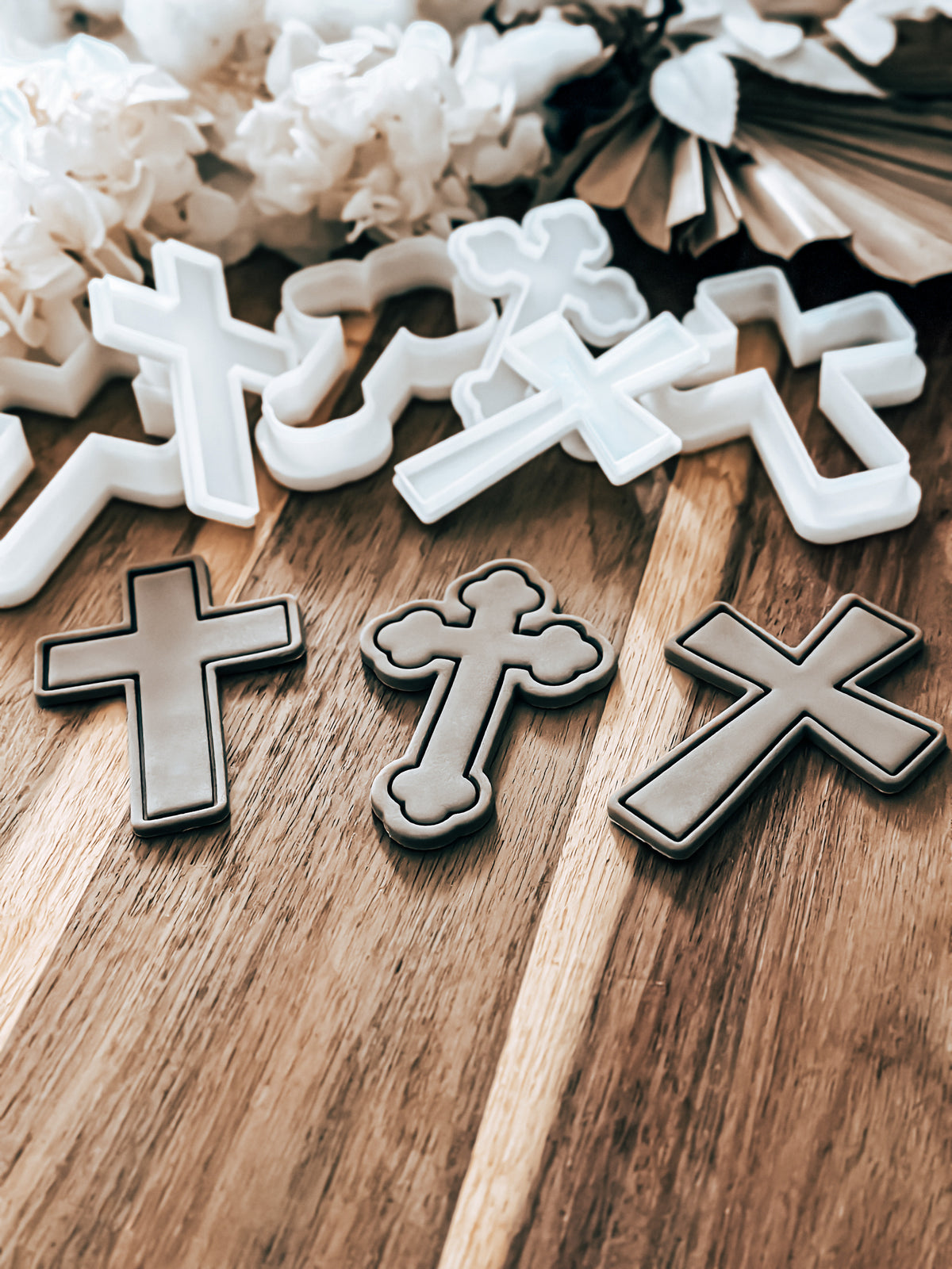 Curved Cross Stamp and Cutter - Ideal for Fondant & Sugar Cookies