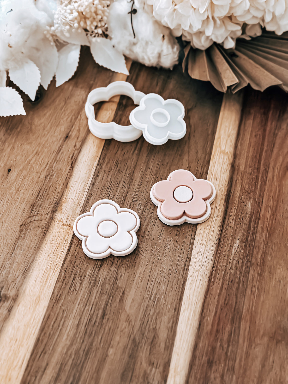 Mini Simple Daisy design stamped in fondant, view 4