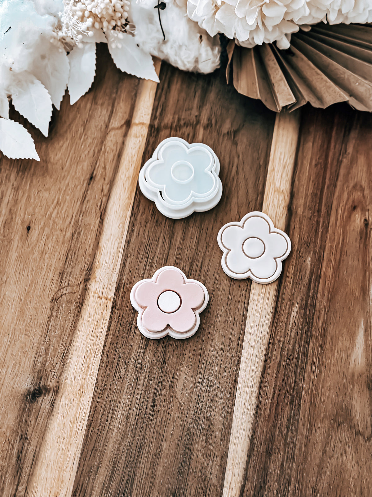 Mini Simple Daisy design stamped in fondant, view 3