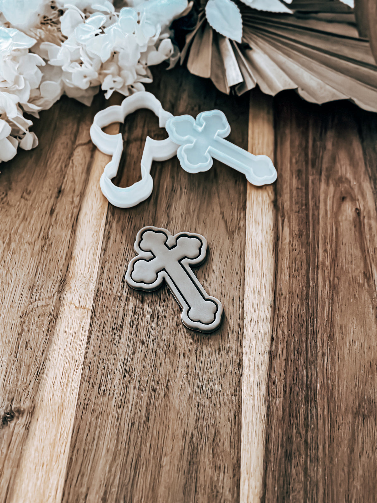Curved Cross Stamp and Cutter - Ideal for Fondant & Sugar Cookies