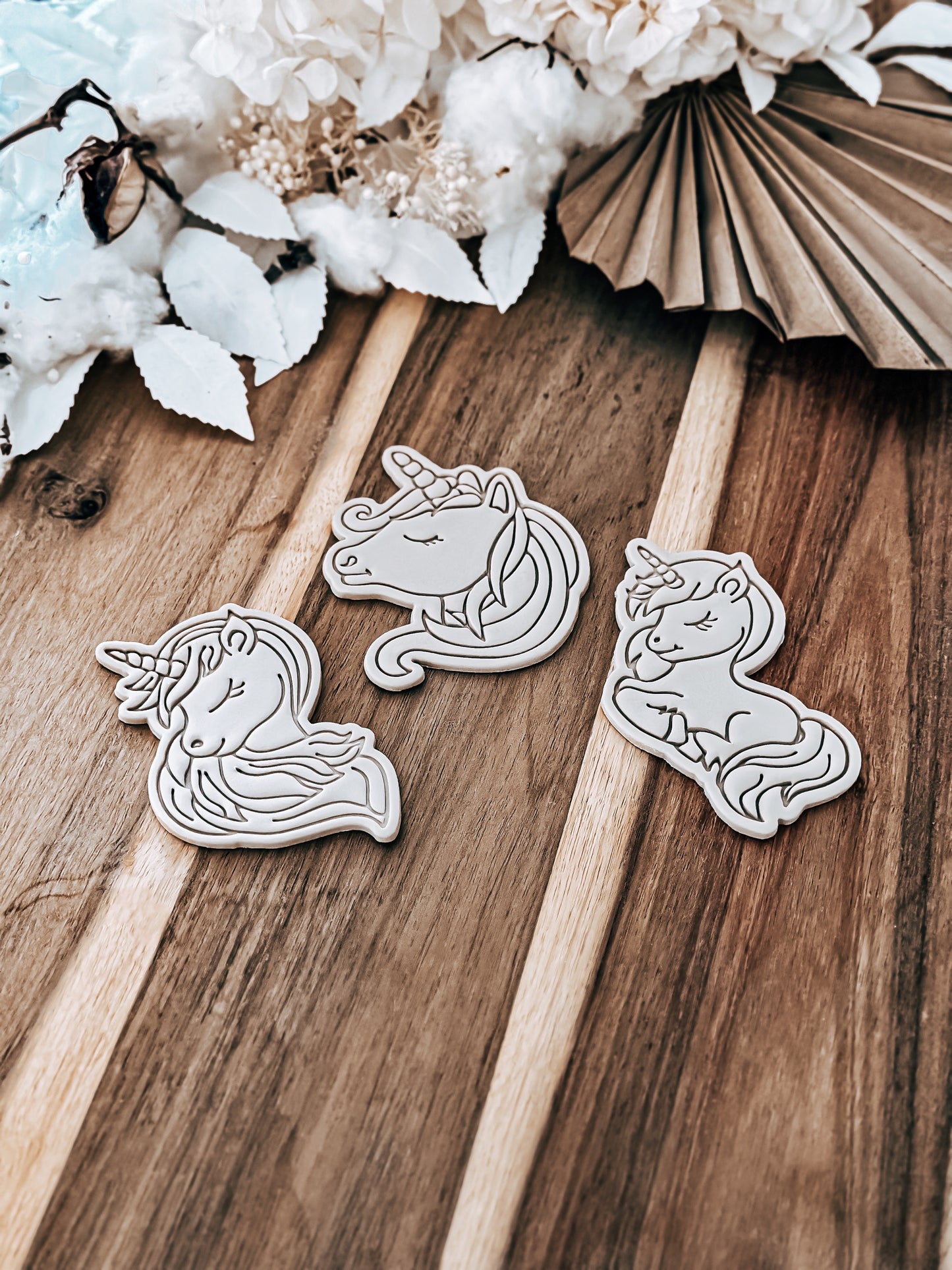 Unicorn design stamped in fondant, view 3