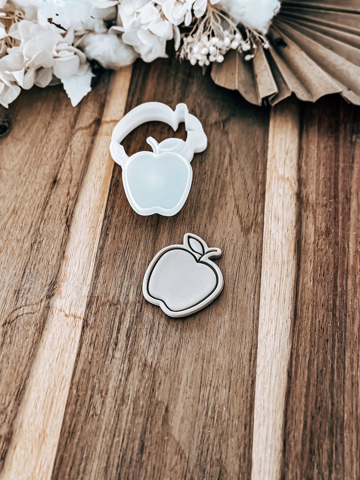 Mini Apple Range Stamp & Cutter - Perfect for Fondant & Sugar Cookies