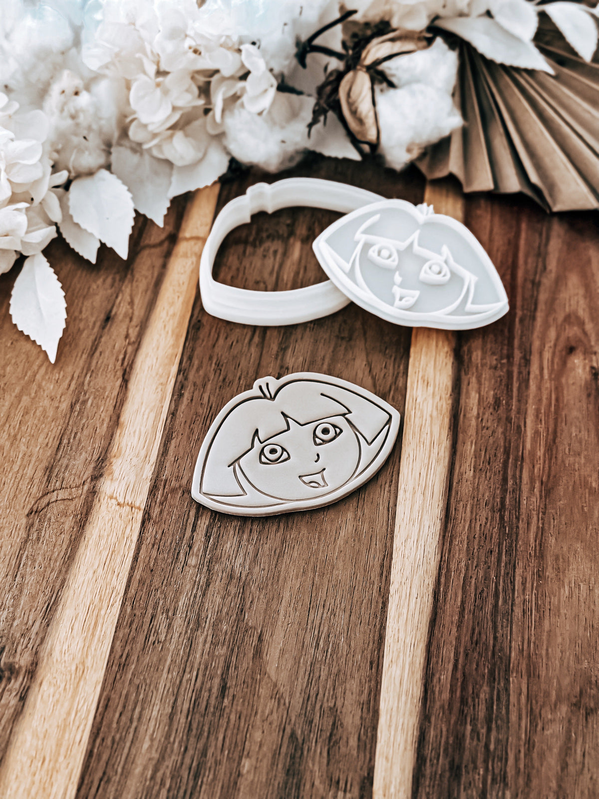 Dora The Explorer - Cookie Stamp & Cutter