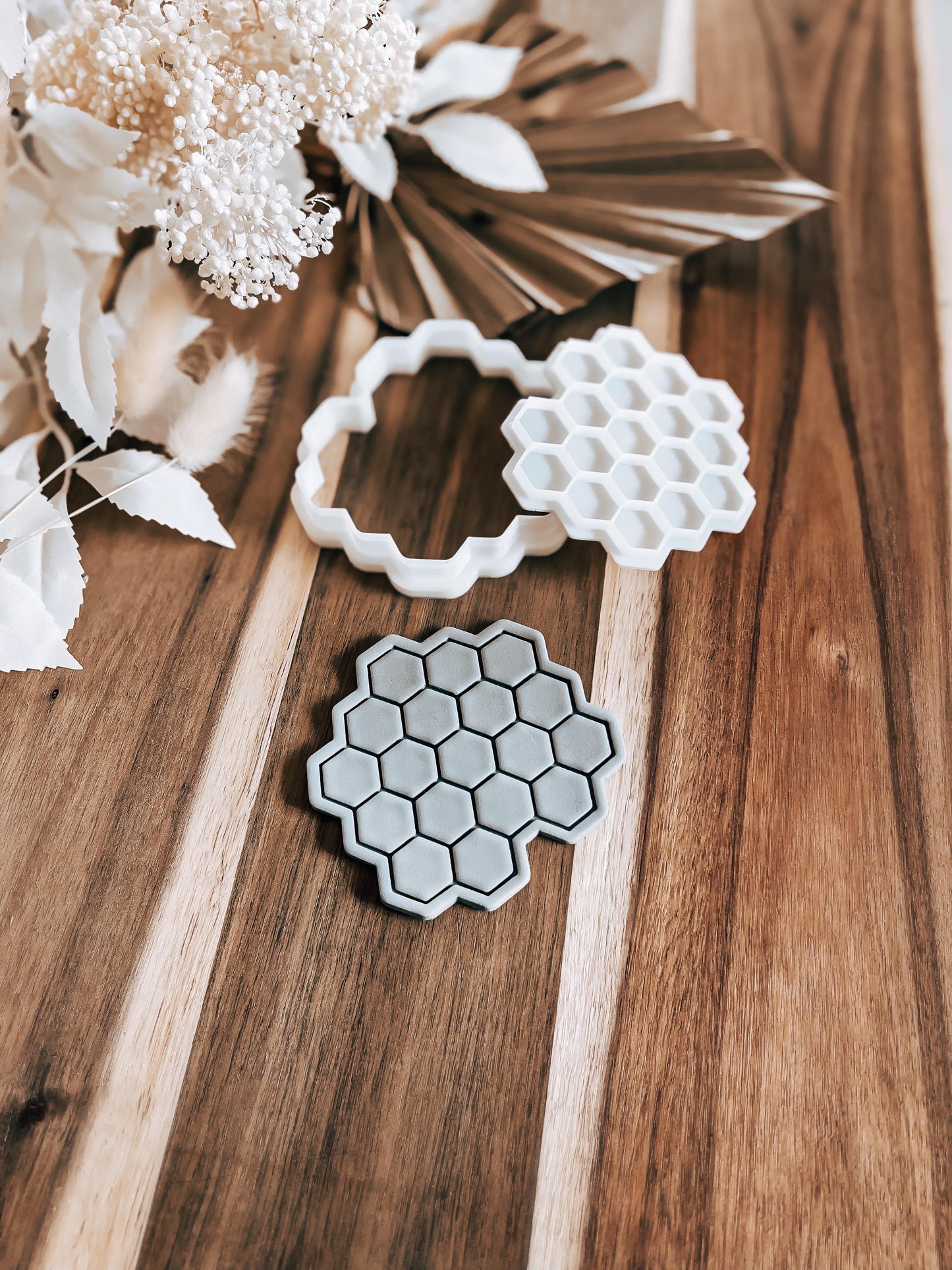 Honeycomb - Cookie Stamp and Cutter - Ideal for Fondant & Sugar Cookies