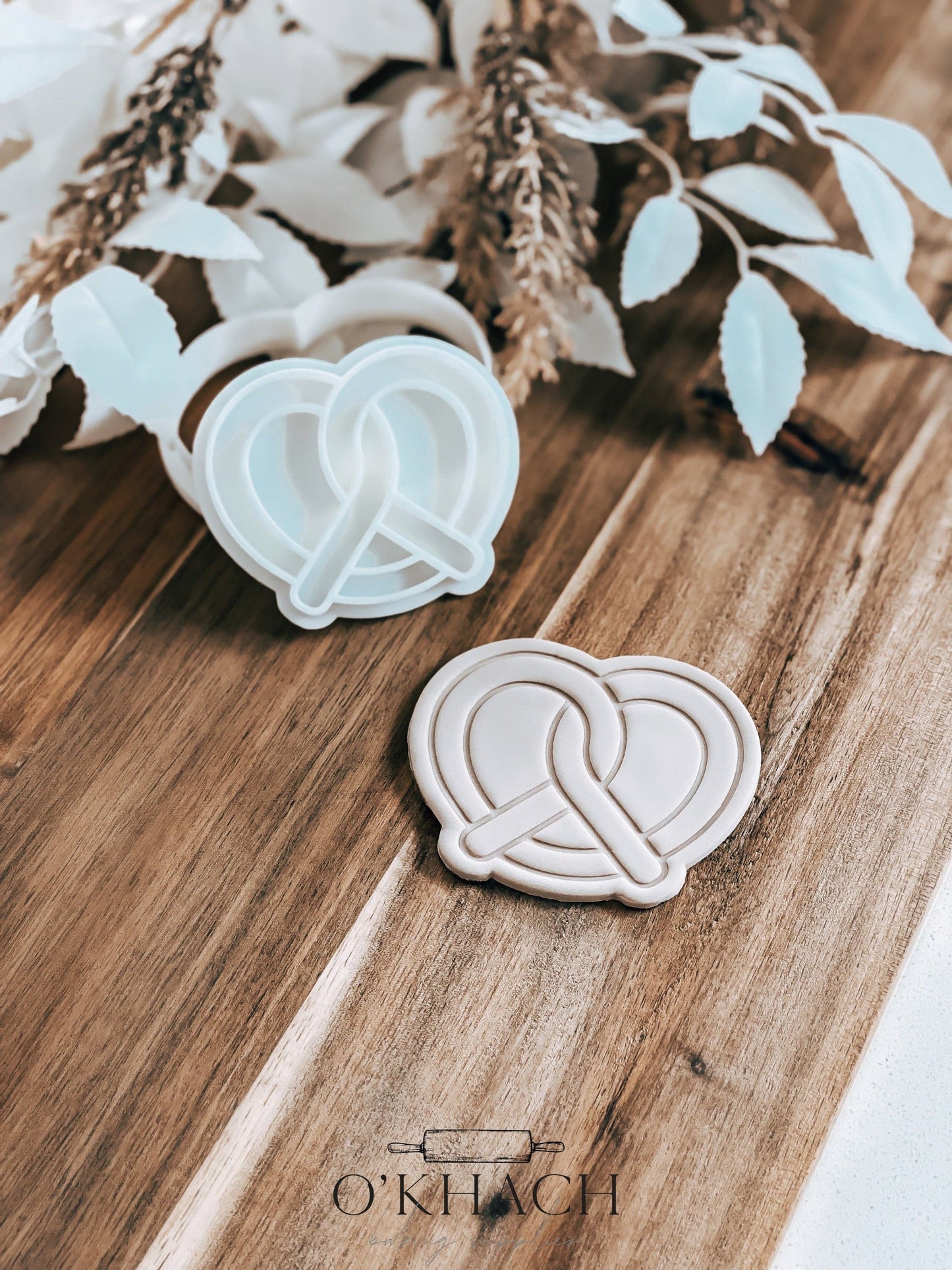 Pretzel Stamp & Cutter - Perfect for Fondant & Sugar Cookies