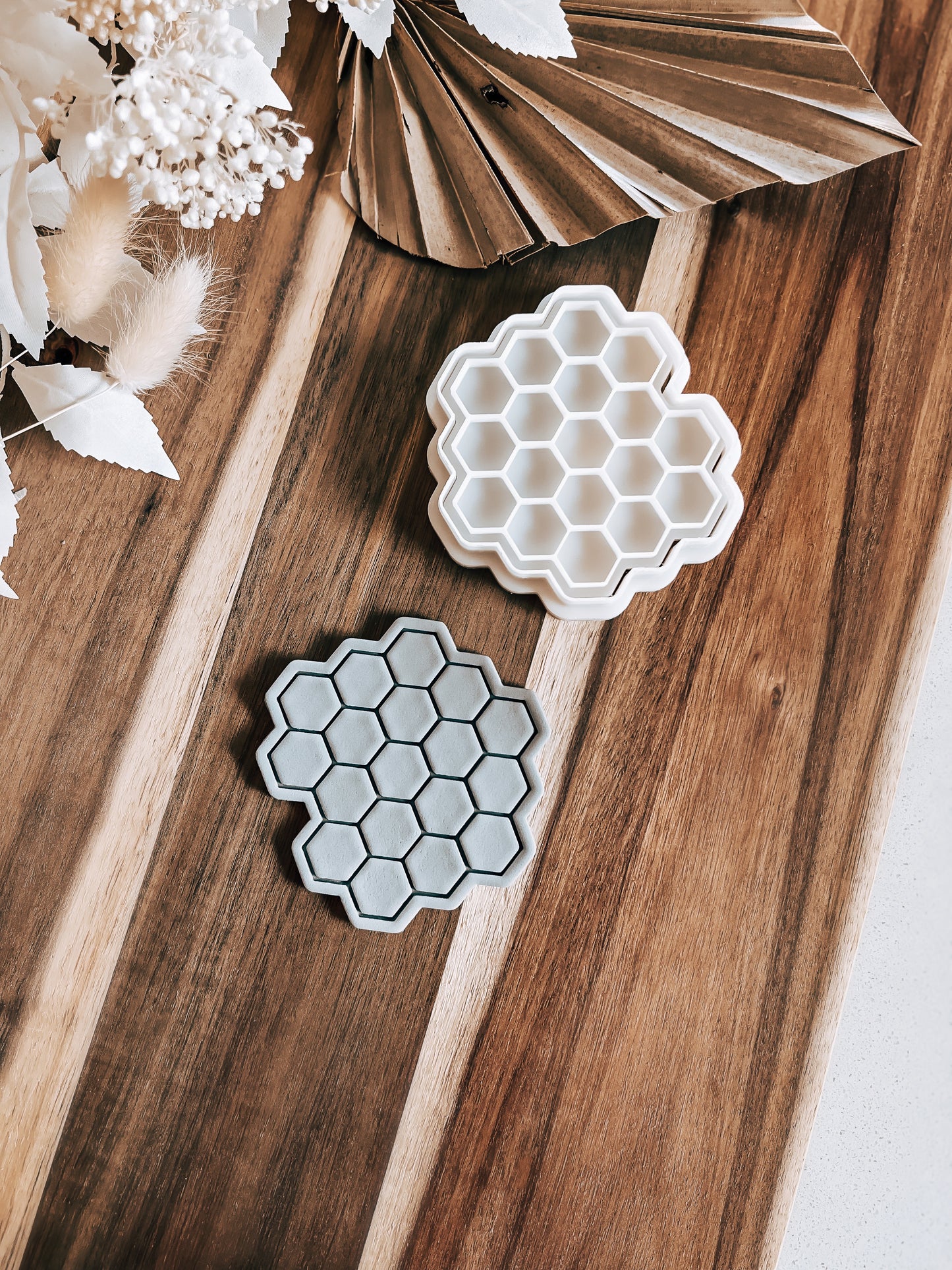 Honeycomb - Cookie Stamp and Cutter - Ideal for Fondant & Sugar Cookies