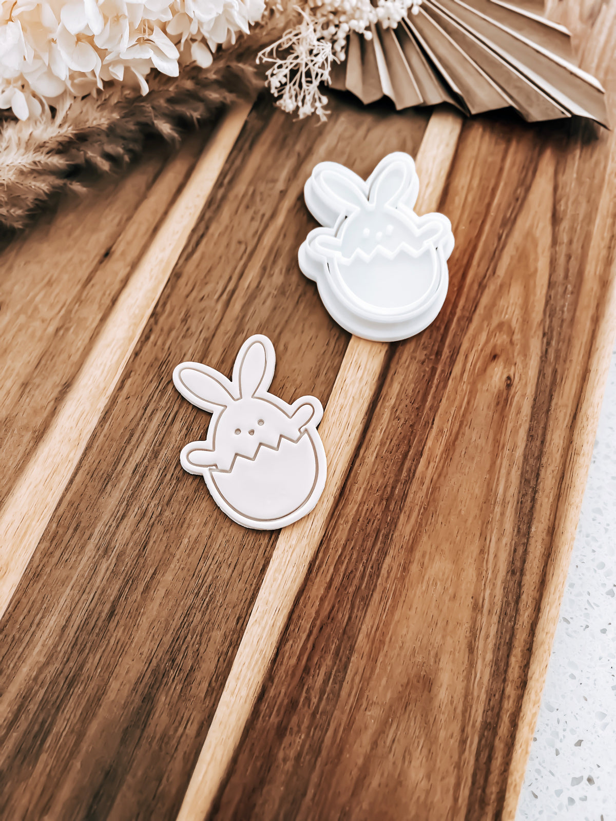 Hatching Egg Bunny - Cookie Stamp & Cutter - Ideal for Fondant & Sugar Cookies