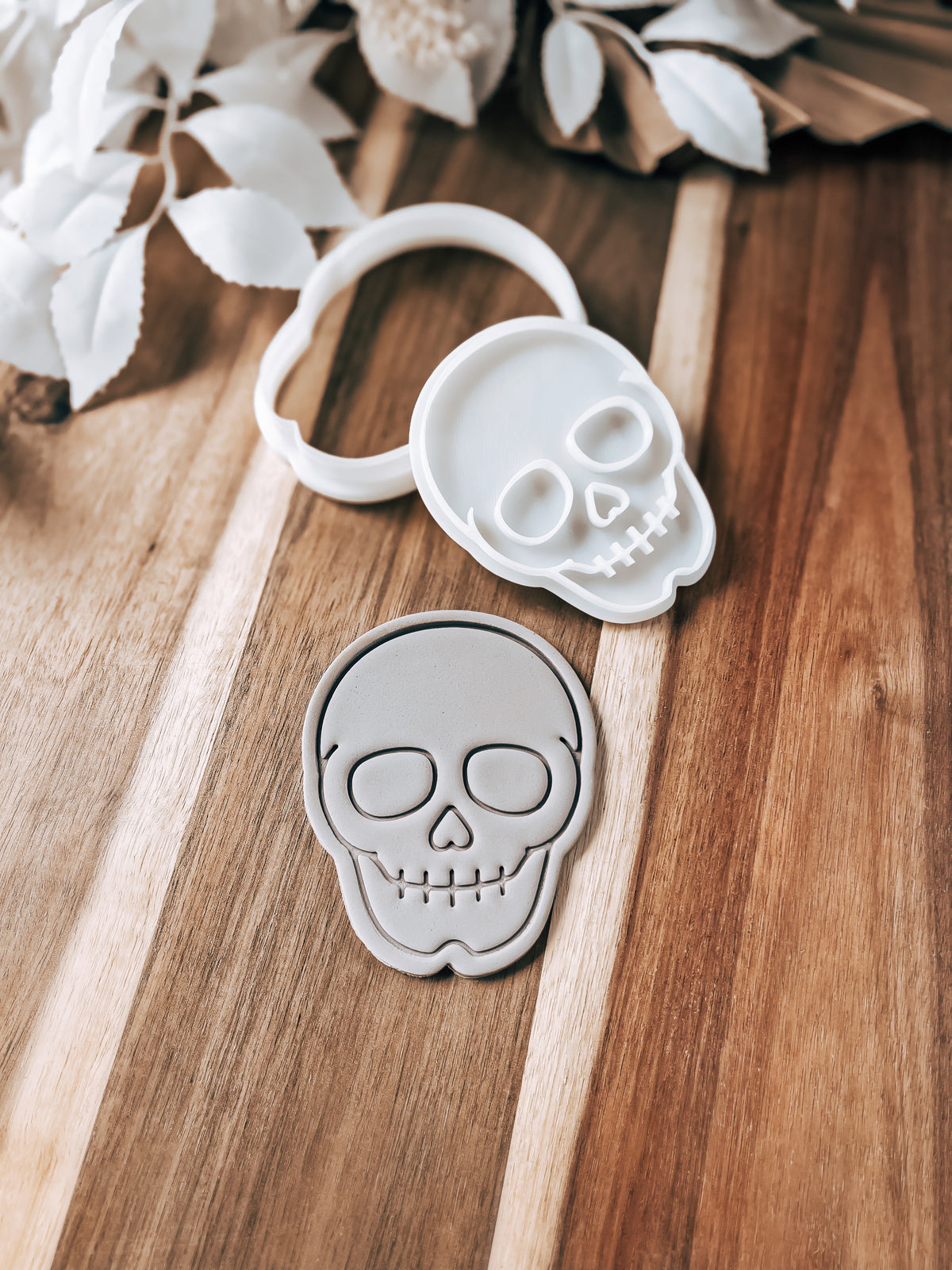 Skull design stamped in fondant, view 3