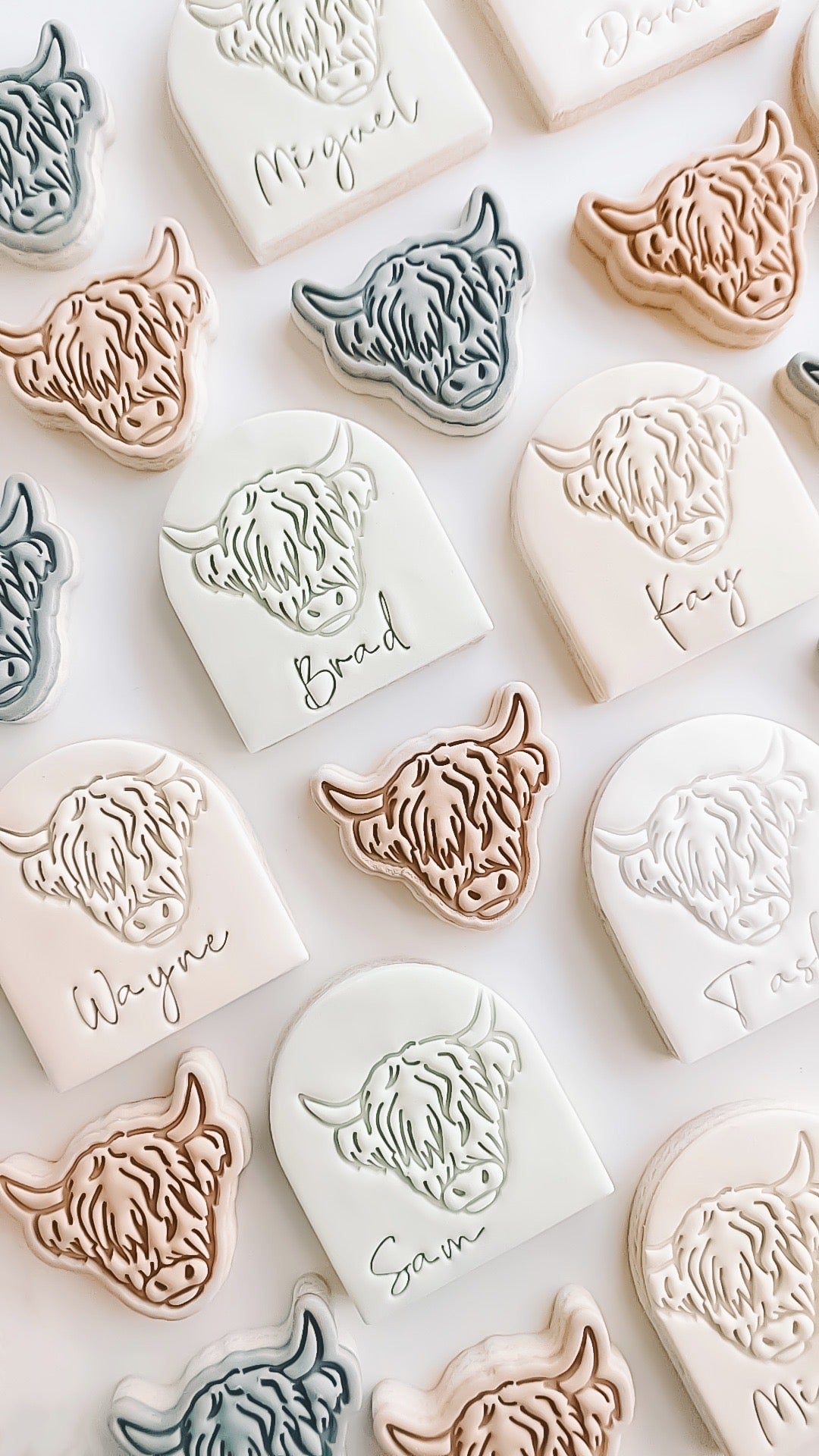 Mini Highland Cow Stamp & Cutter - Perfect for Fondant & Sugar Cookies