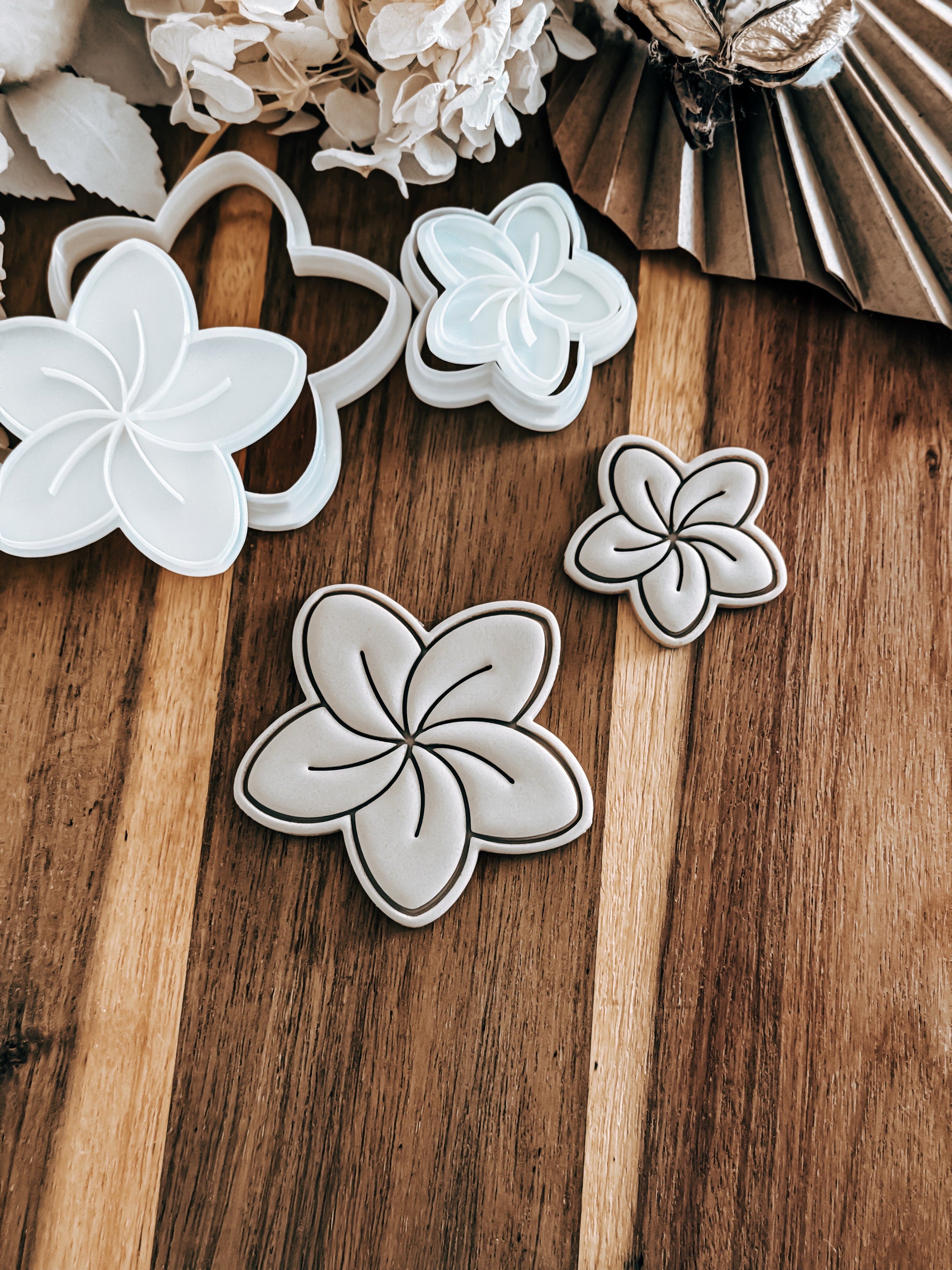Frangipani Stamp & Cutter - Perfect for Fondant & Sugar Cookies