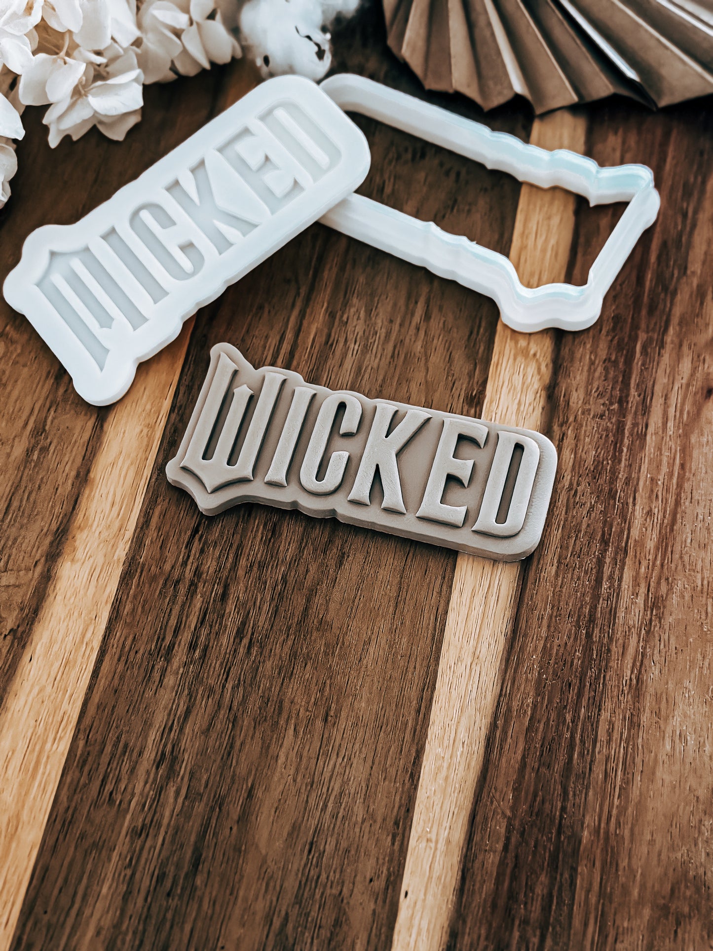 Wicked Script (Wicked) - Cookie Stamp and Cutter - Ideal for Fondant & Sugar Cookies