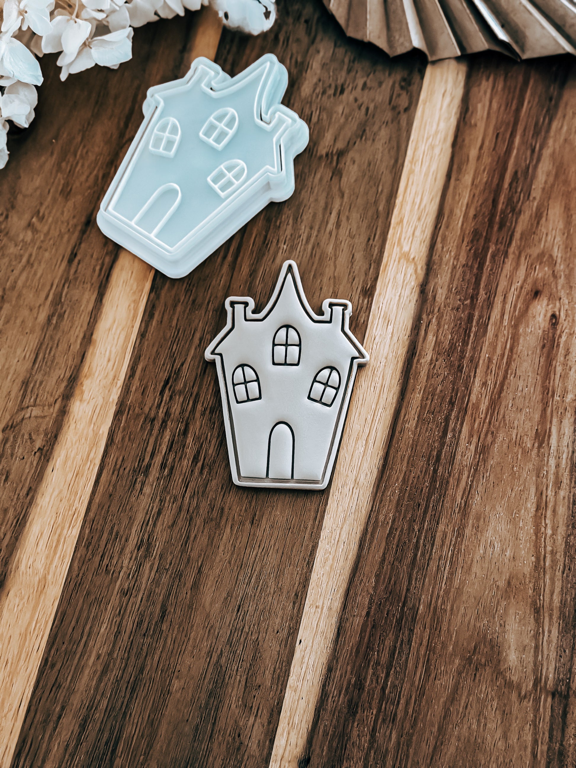 Witch House (Wicked) - Cookie Stamp and Cutter - Ideal for Fondant & Sugar Cookies