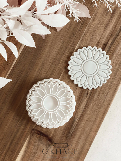 Large Sunflower Stamp & Cutter - Perfect for Fondant & Sugar Cookies
