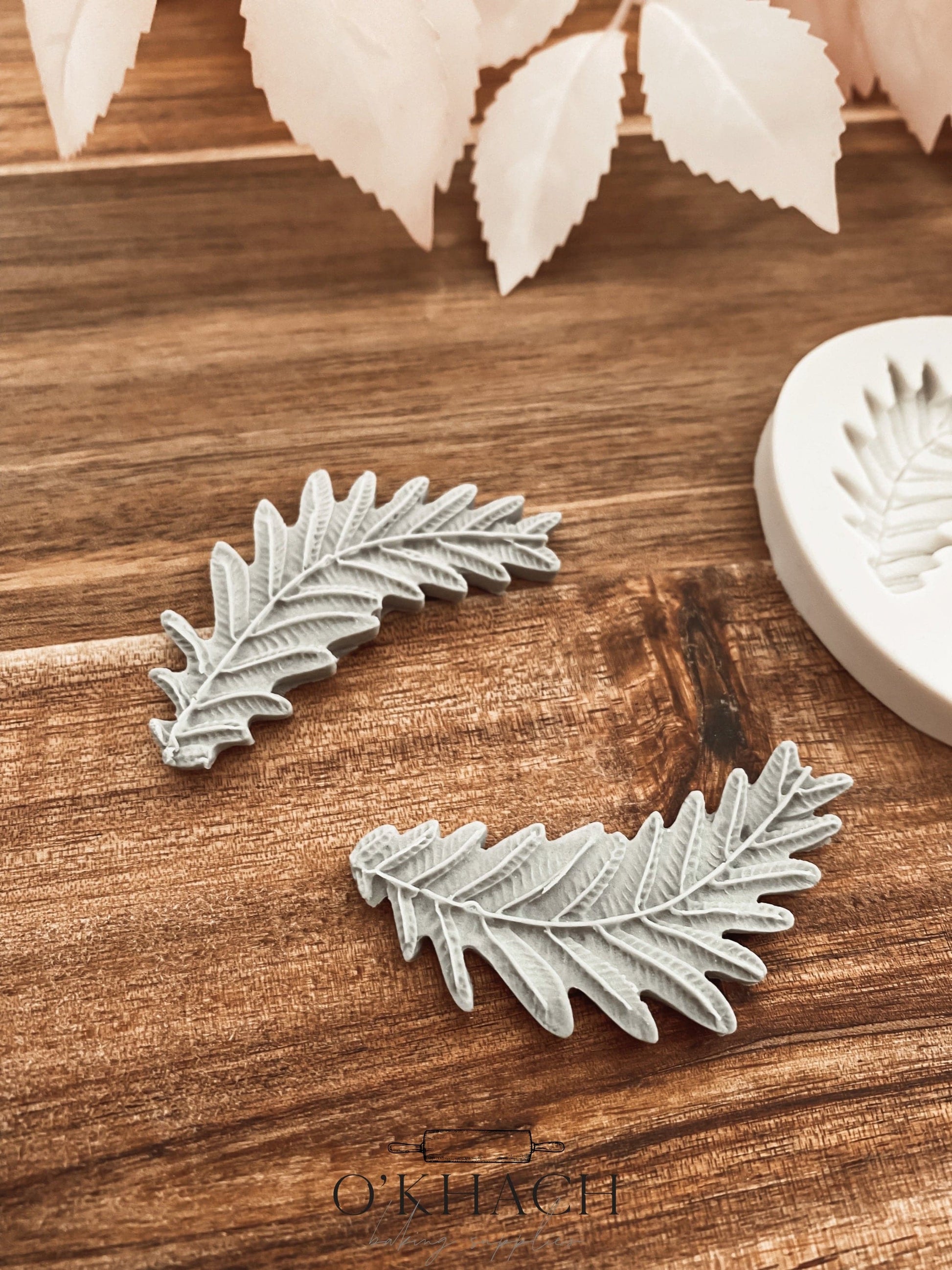 Erin Leaf - Silicone Mould - Perfect for Fondant, Chocolate, & Cake Decorating